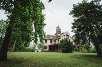 We wandered around nearby Batsto Village - 33 historic buildings including a mansion, gristmill, general store, and workers’ homes - and dropped by the Visitor Center for a history lesson. This is the mansion.