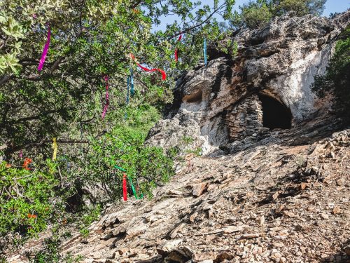 The hike down to Cala Golortitze